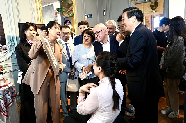“美麗工坊 綻放巴黎”中國殘疾婦女文創作品展在巴黎開幕
